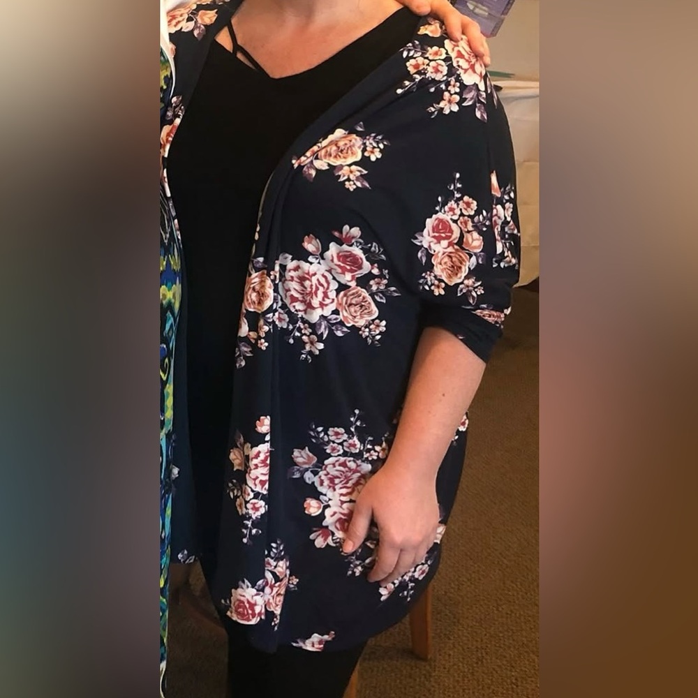 Beautiful three-quarter sleeve cardigan